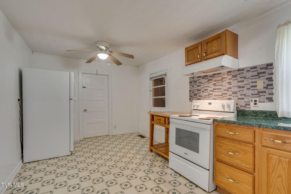 Photo #9: 102 Brewer Street