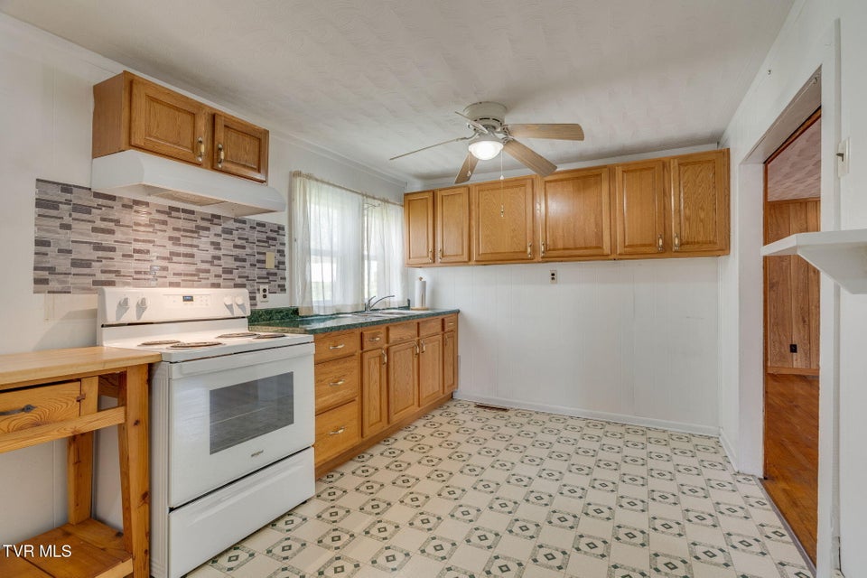 Photo #10: 102 Brewer Street