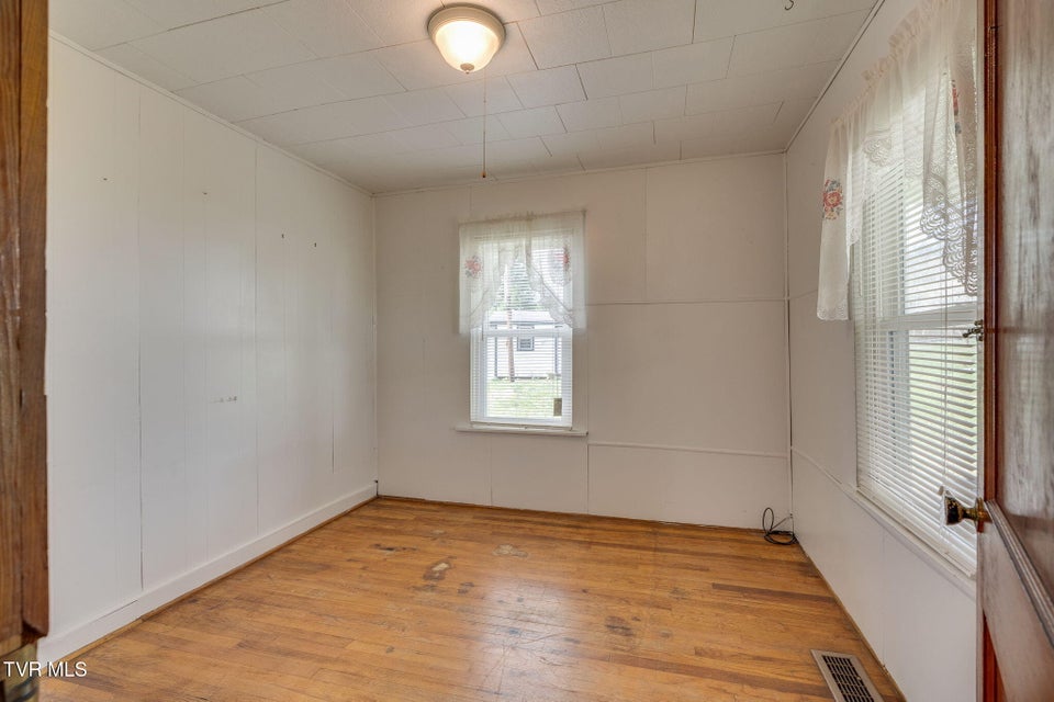 Photo #16: 102 Brewer Street