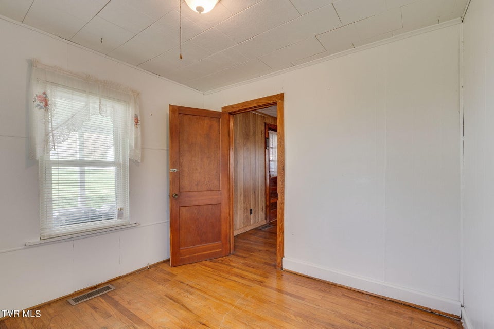 Photo #17: 102 Brewer Street