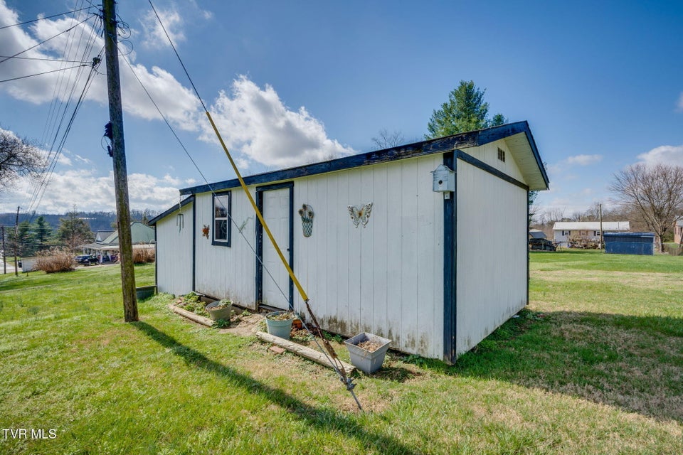 Photo #25: 102 Brewer Street