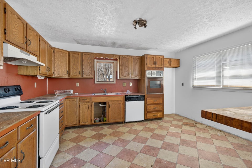 Photo #16: 112 Douglas Drive