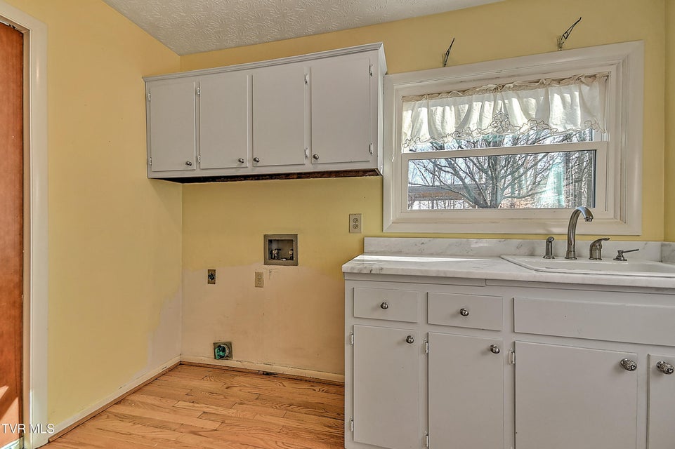 Photo #23: 1333 Dupont Drive