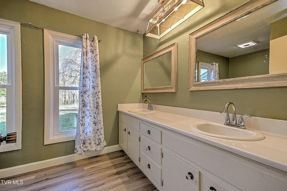 Photo #37: 1333 Dupont Drive