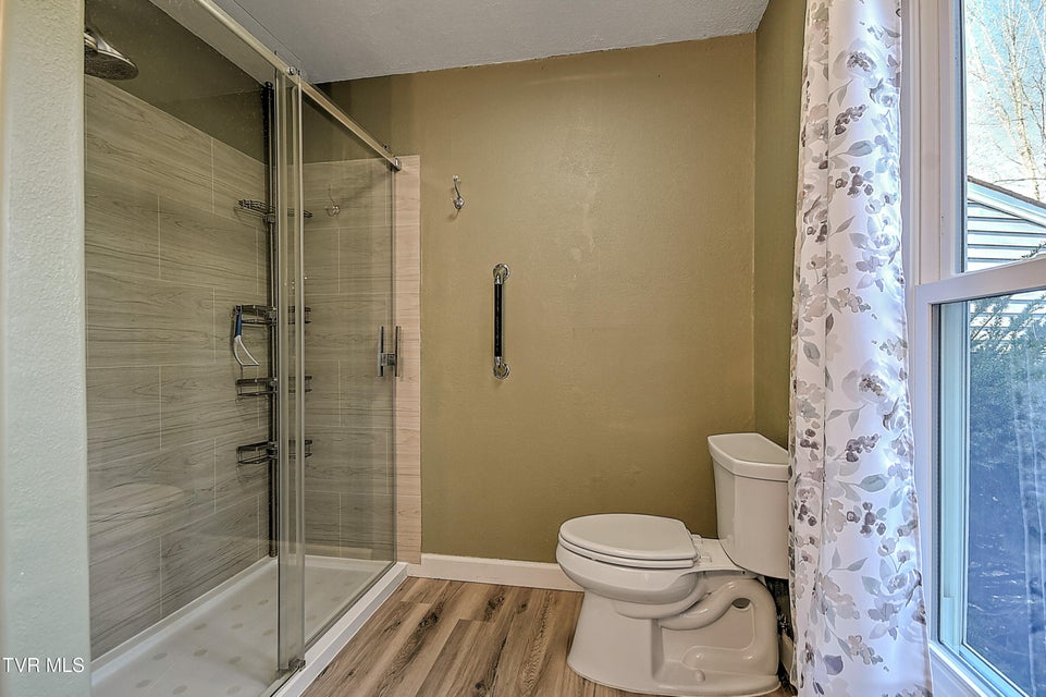 Photo #38: 1333 Dupont Drive