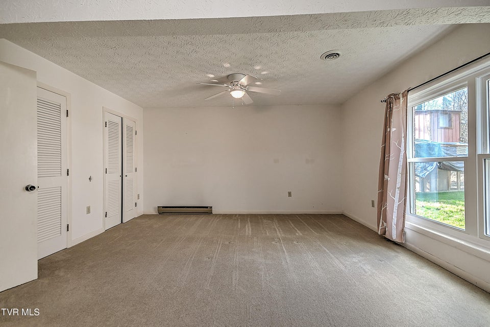 Photo #45: 1333 Dupont Drive