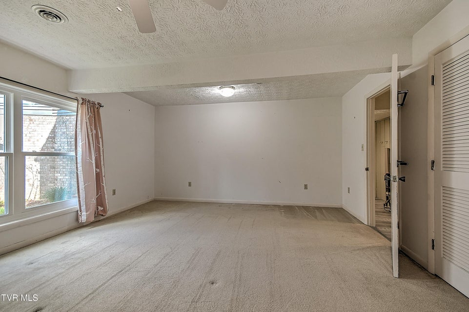 Photo #46: 1333 Dupont Drive