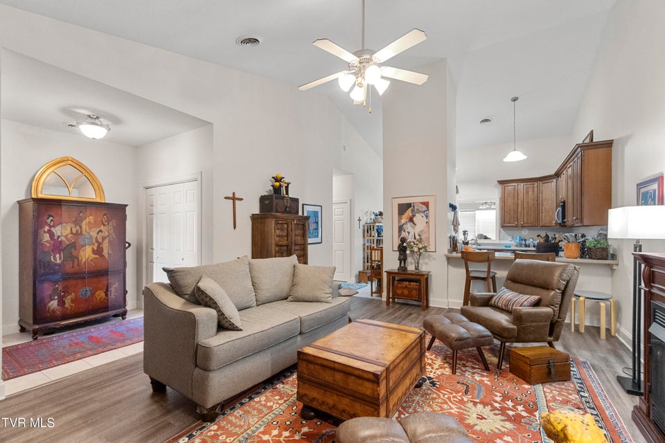 Photo #5: 112 Southridge Drive