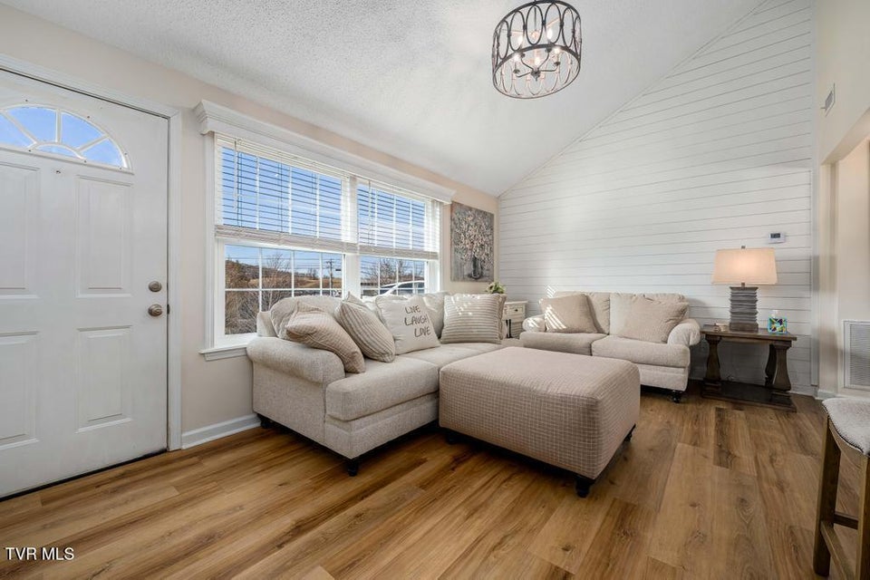 Photo #3: 20 Boone Hill Court