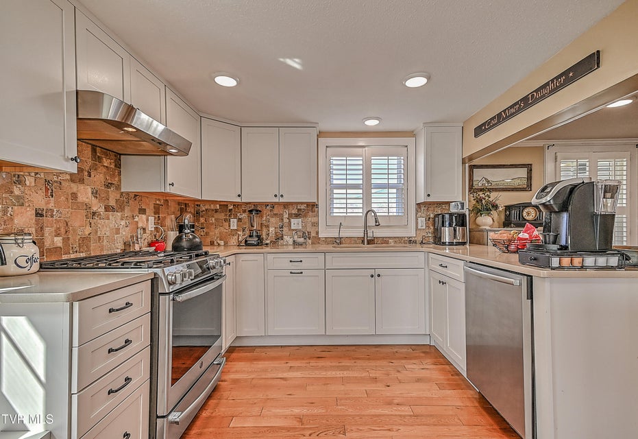 Photo #13: 1527 Edgemont Avenue