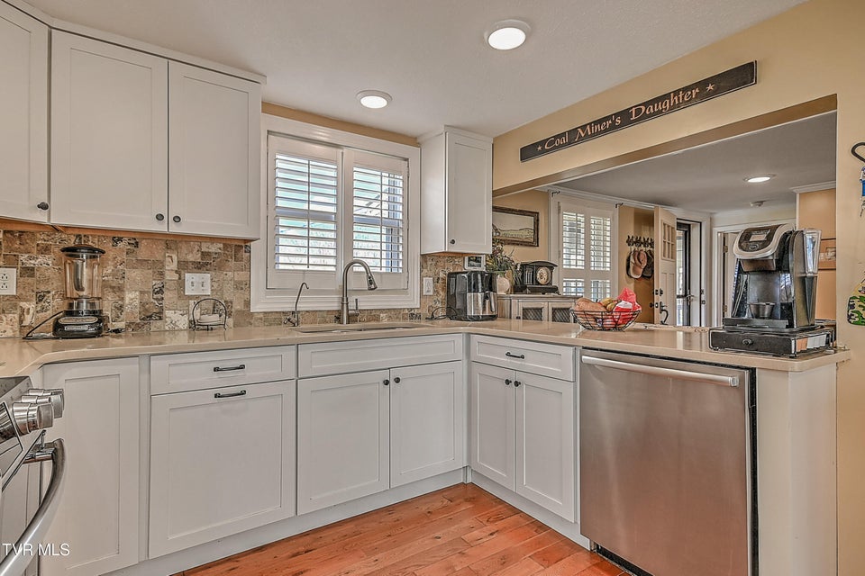 Photo #14: 1527 Edgemont Avenue