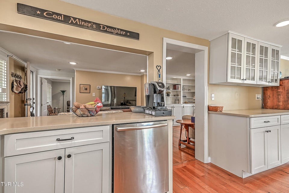 Photo #17: 1527 Edgemont Avenue