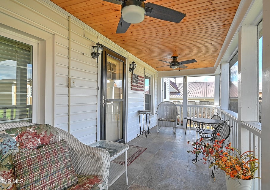 Photo #2: 1527 Edgemont Avenue