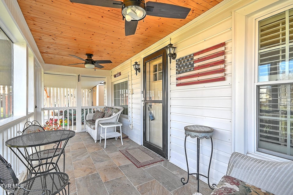 Photo #3: 1527 Edgemont Avenue