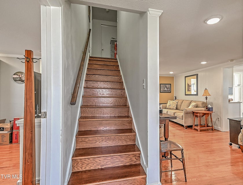 Photo #5: 1527 Edgemont Avenue