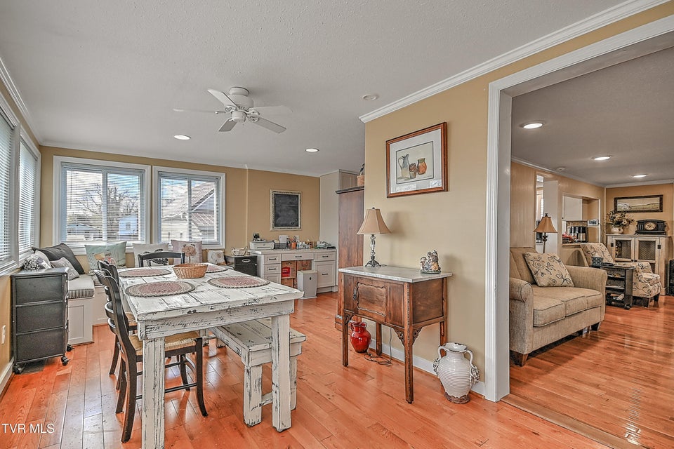 Photo #21: 1527 Edgemont Avenue