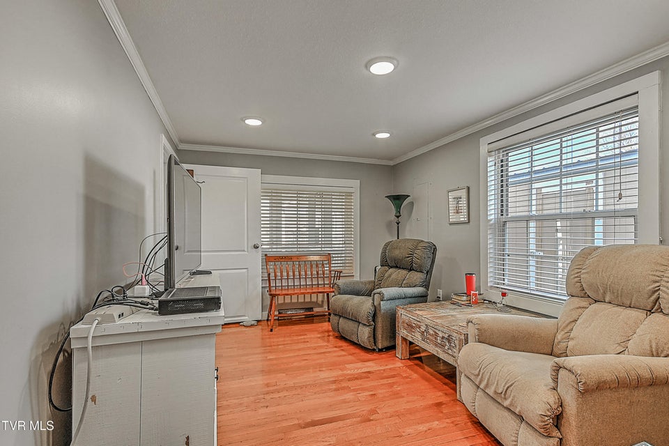 Photo #25: 1527 Edgemont Avenue