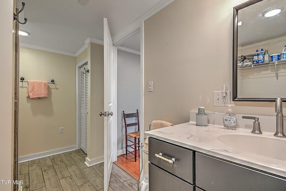 Photo #29: 1527 Edgemont Avenue