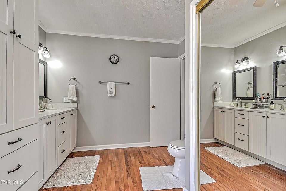 Photo #36: 1527 Edgemont Avenue