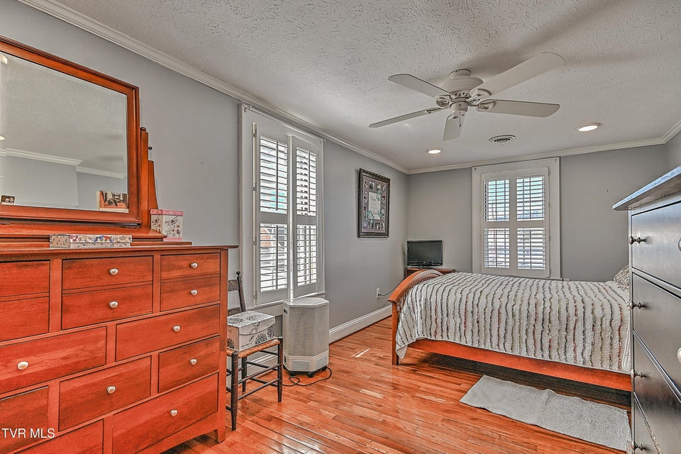 Photo #37: 1527 Edgemont Avenue