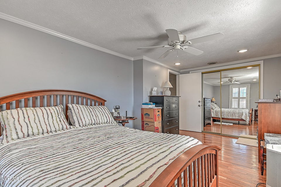 Photo #39: 1527 Edgemont Avenue