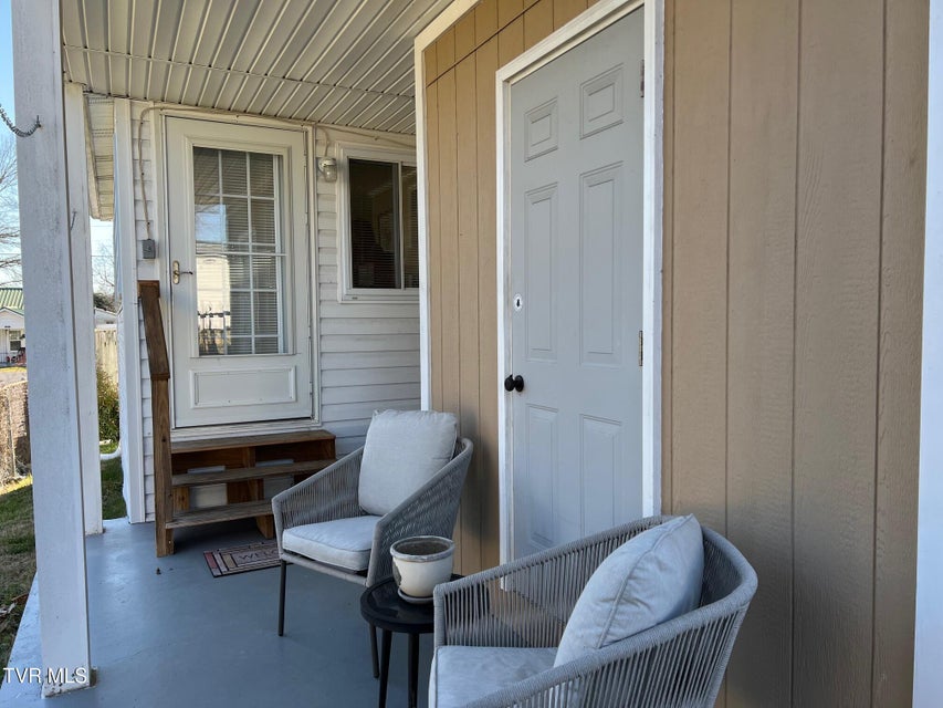 Photo #18: 1527 Edgemont Avenue