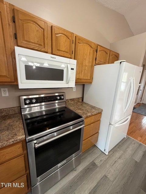 Photo #10: 885 Hartman Lane