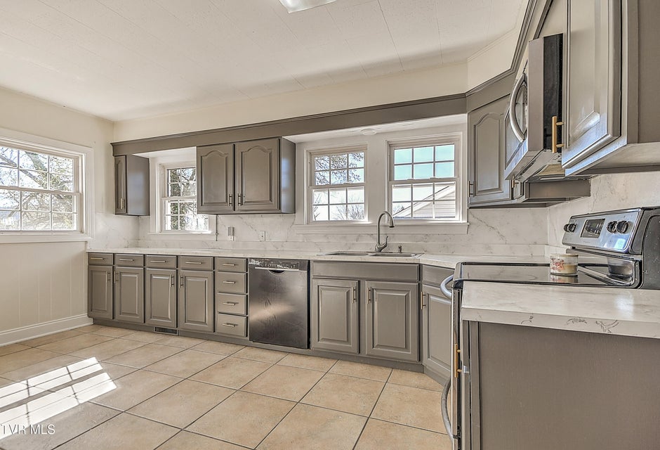 Photo #15: 161 Sevier Avenue