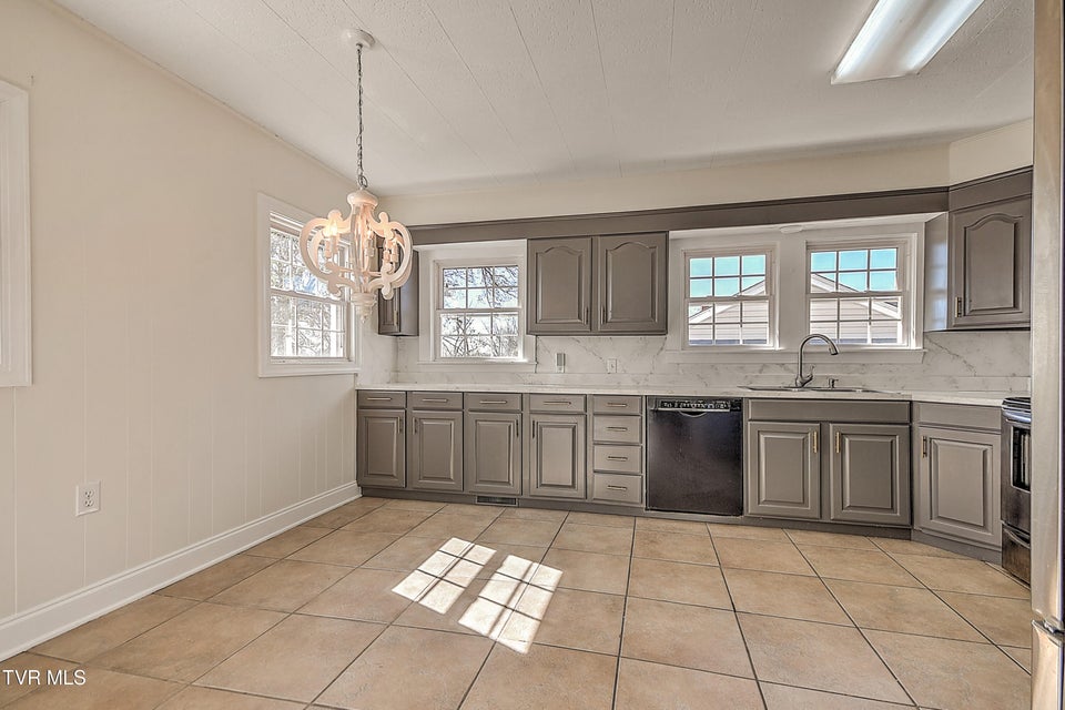 Photo #17: 161 Sevier Avenue