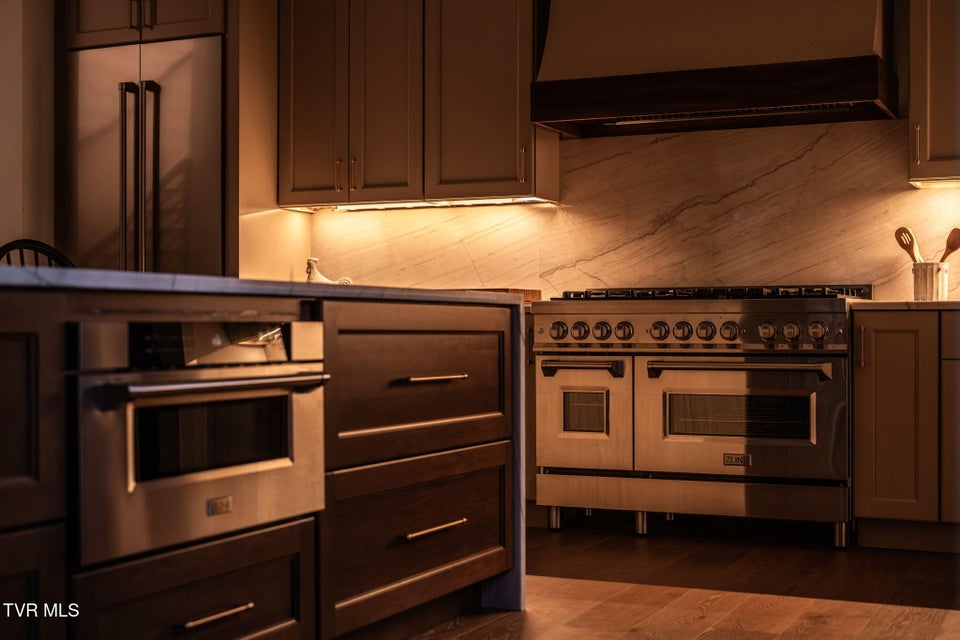 Photo #10: 302 Huntington Way