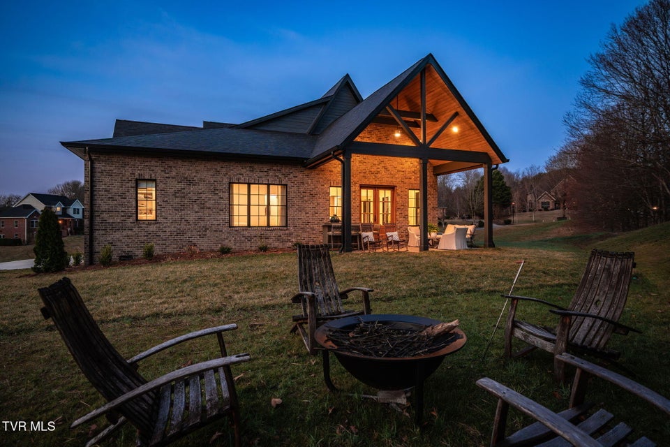 Photo #28: 302 Huntington Way