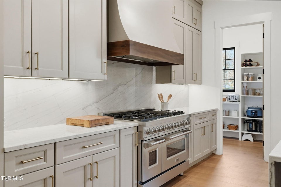 Photo #37: 302 Huntington Way