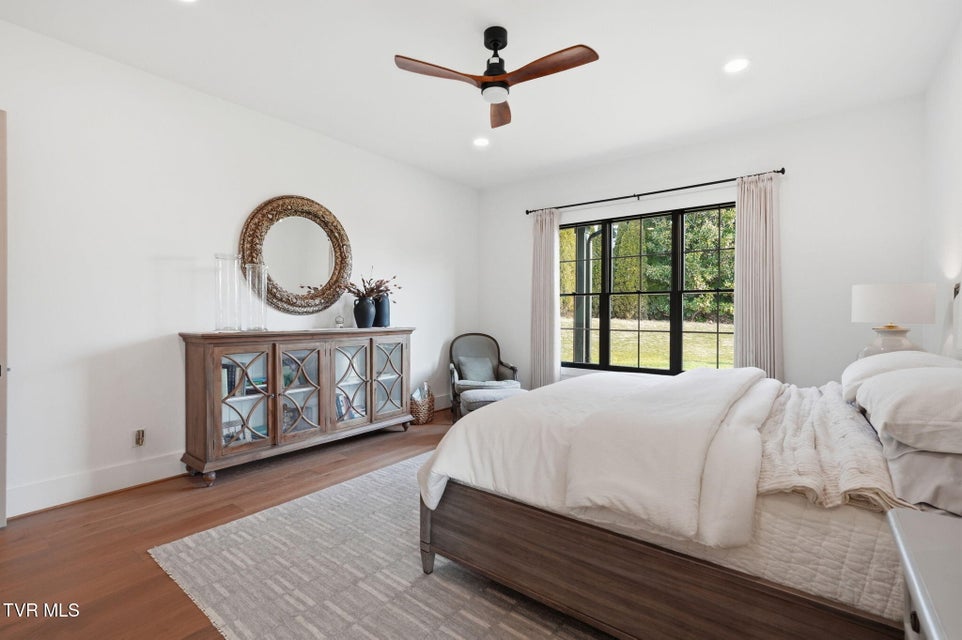 Photo #51: 302 Huntington Way