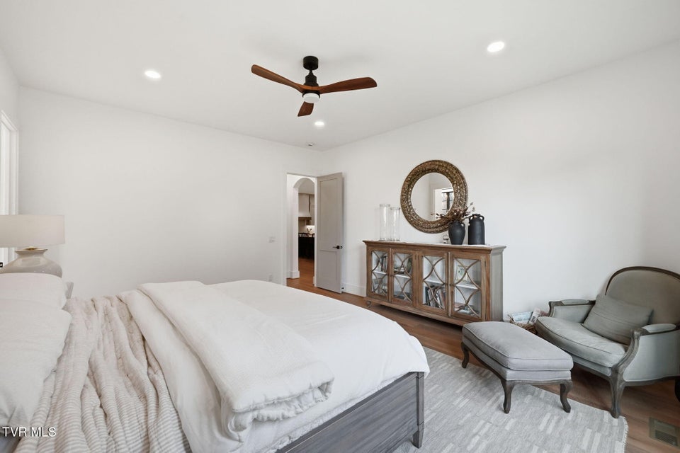 Photo #50: 302 Huntington Way