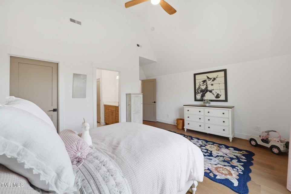 Photo #77: 302 Huntington Way