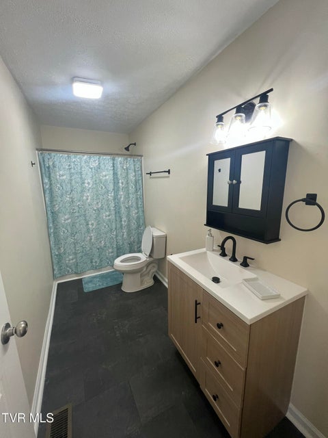 Photo #7: 20011 Orion Avenue