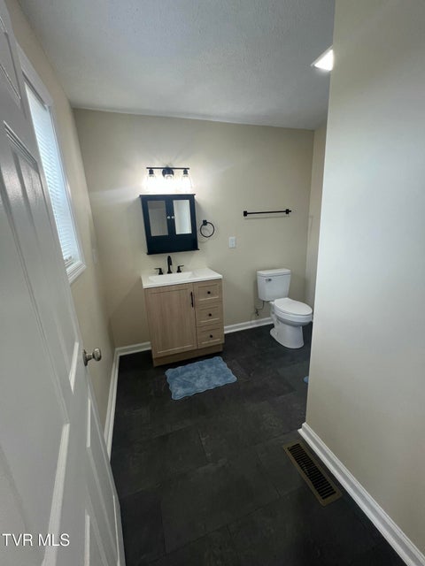 Photo #10: 20011 Orion Avenue