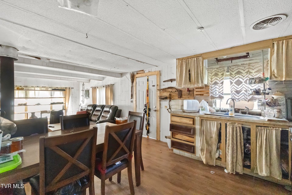 Photo #9: 5020 Kingsport Highway