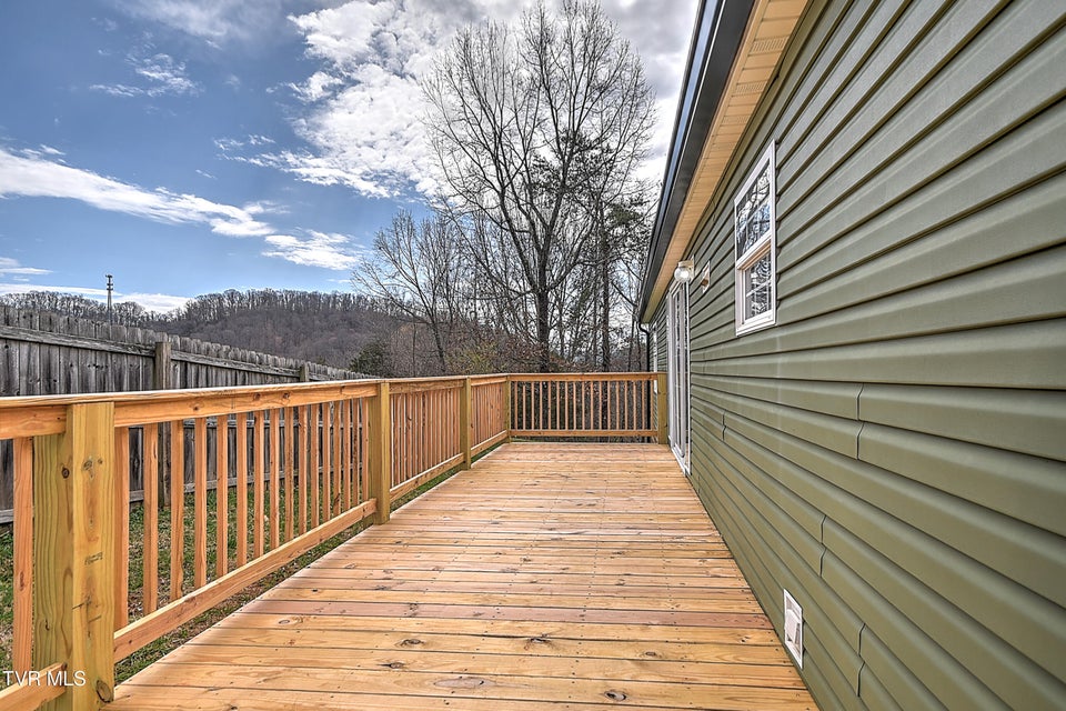 Photo #5: 299 Roosevelt Avenue