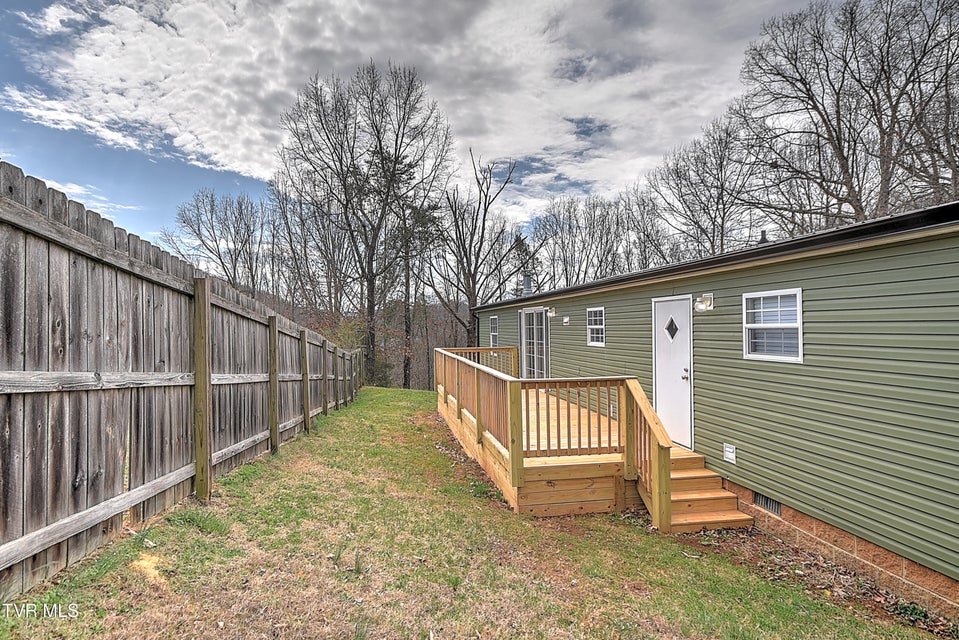 Photo #6: 299 Roosevelt Avenue