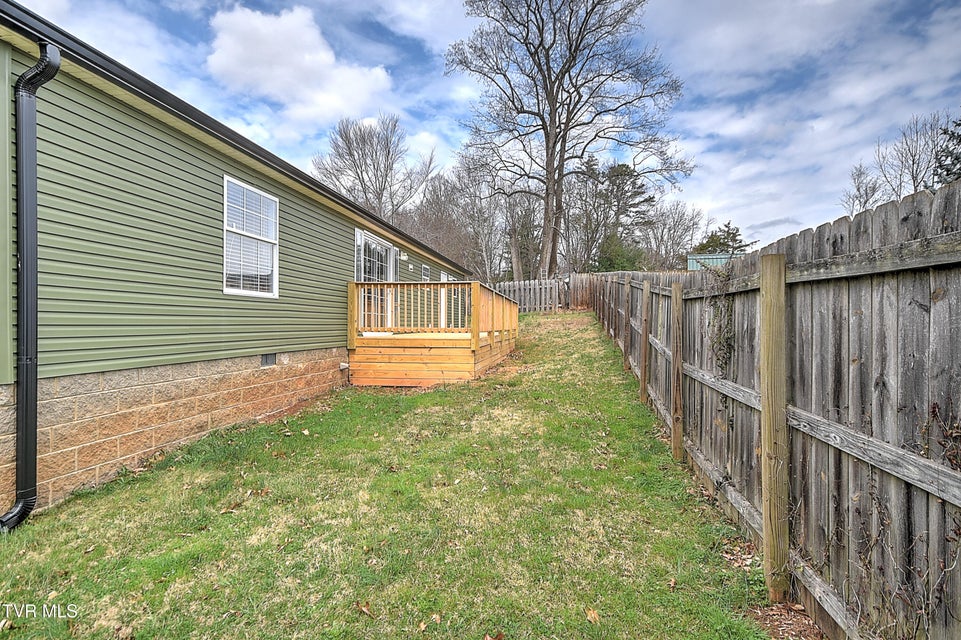 Photo #7: 299 Roosevelt Avenue