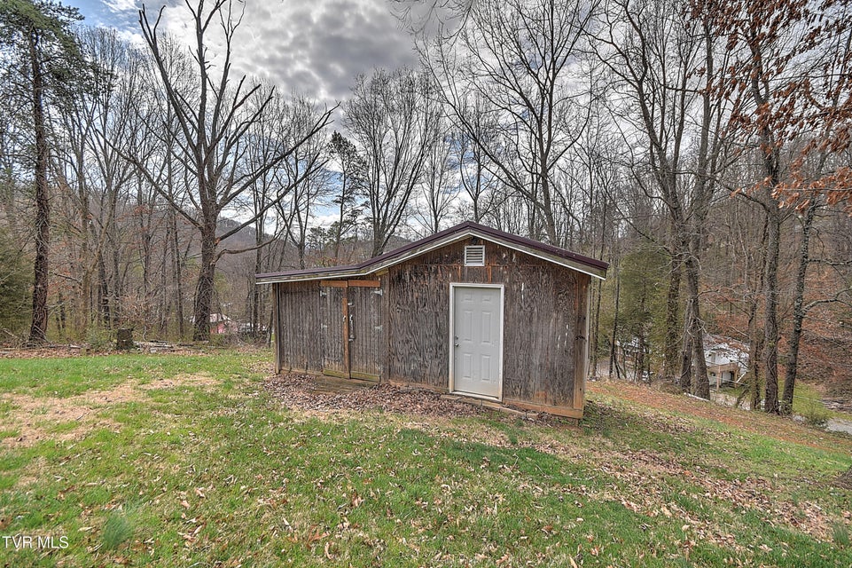 Photo #8: 299 Roosevelt Avenue