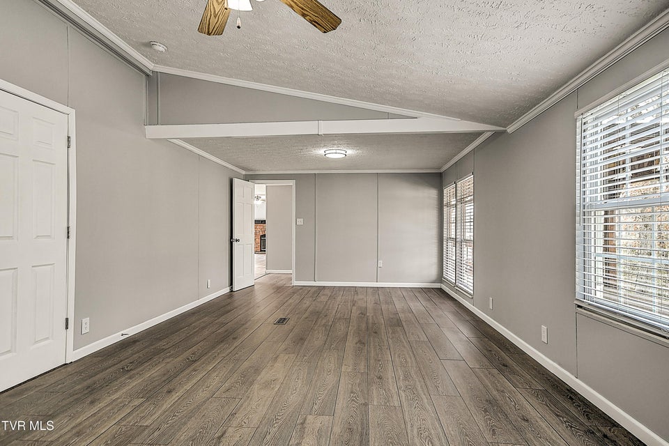 Photo #14: 299 Roosevelt Avenue