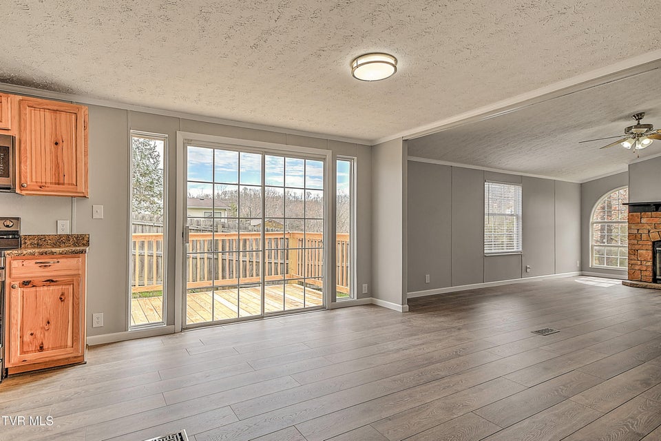 Photo #17: 299 Roosevelt Avenue