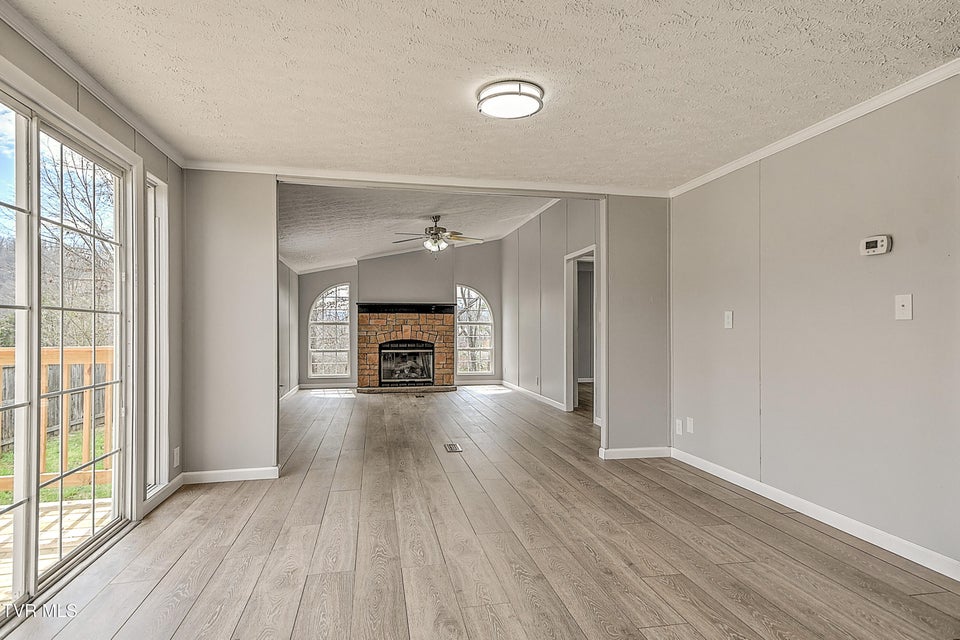 Photo #19: 299 Roosevelt Avenue