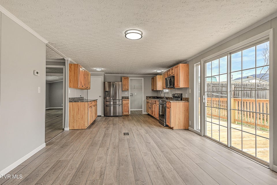 Photo #20: 299 Roosevelt Avenue