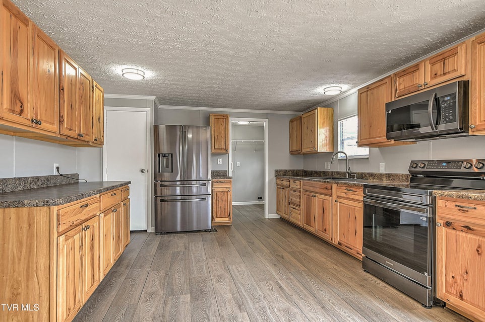 Photo #22: 299 Roosevelt Avenue