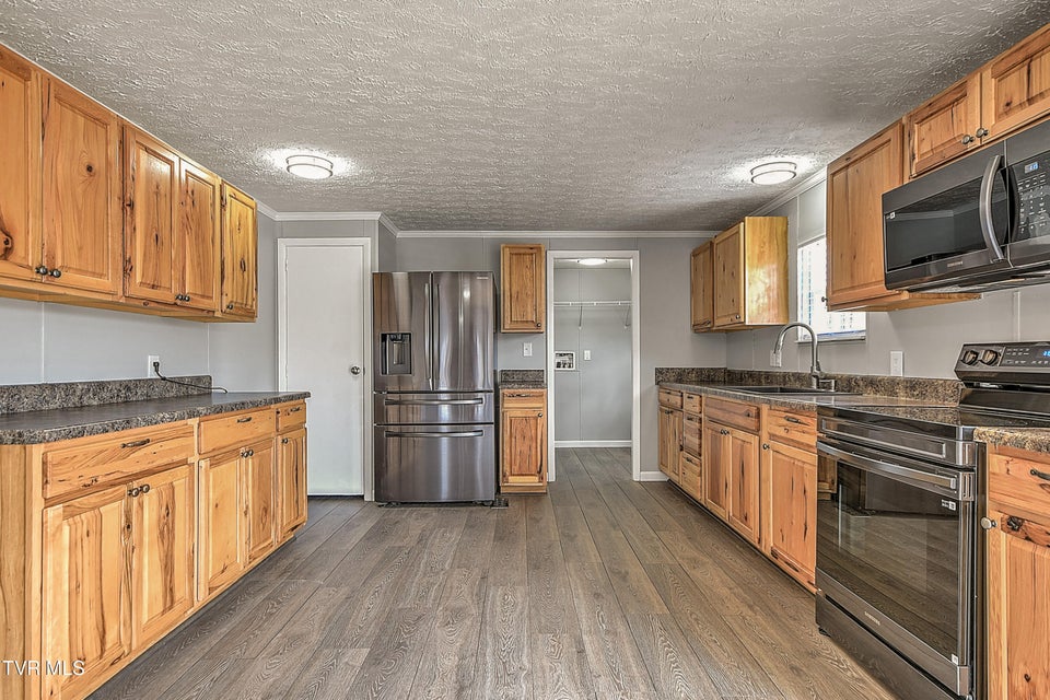 Photo #23: 299 Roosevelt Avenue