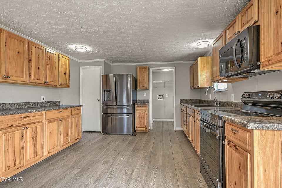 Photo #24: 299 Roosevelt Avenue