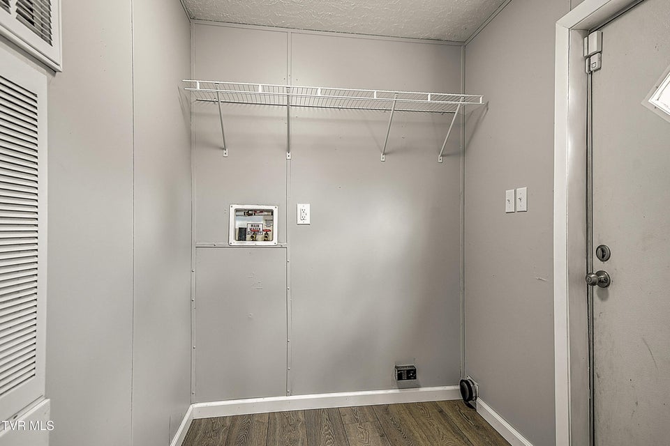 Photo #26: 299 Roosevelt Avenue